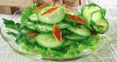 зеленый салат с маслом и уксусом